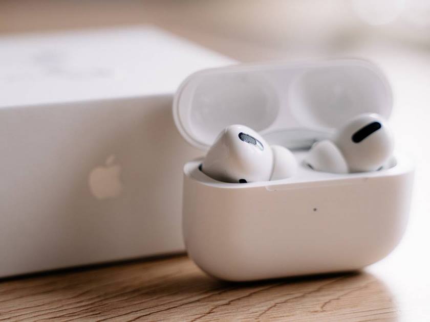 «آبل» تطور الجيل الرابع .. من سماعة «AirPods» اللاسلكية