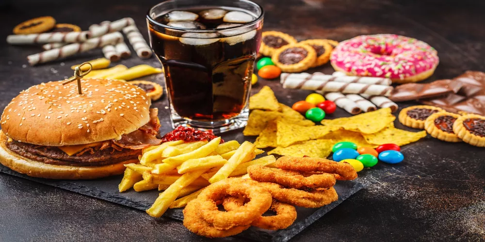 دراسة حديثة تُحذر من التناول اليومي لهذه الأطعمة تسبب الاكتئاب
