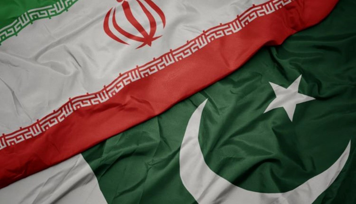 وزير الخارجية الباكستاني .. يبحث مع نظيره الإيراني العلاقات بين البلدين