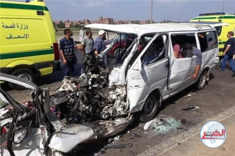 بالأسماء.. مصرع شخصين وإصابة 14 آخرين بحادث تصادم في البحيرة