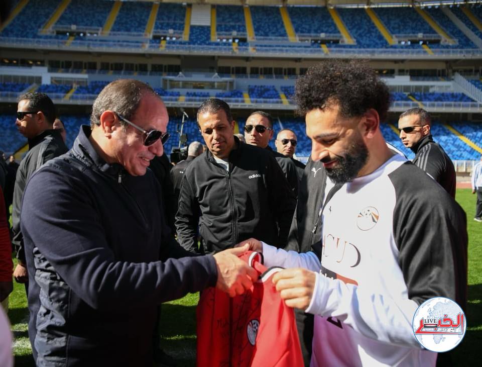 ننشر تفاصيل حوار الرئيس السيسي ومحمد صلاح قائد المنتخب الوطني ولاعب ليفربول الإنجليزي