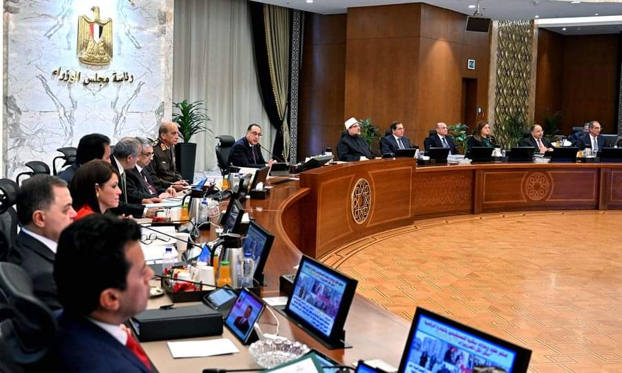 رئيس الوزراء: الزيادات الأخيرة فى الكهرباء ستقلص خسائر القطاع لتصبح 75 مليارًا..وحجم الدعم لا يزال كبيرًا