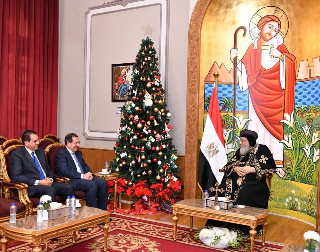 وزير شئون المجالس النيابية يهنئ البابا تواضروس الثانى بعيد الميلاد المجيد