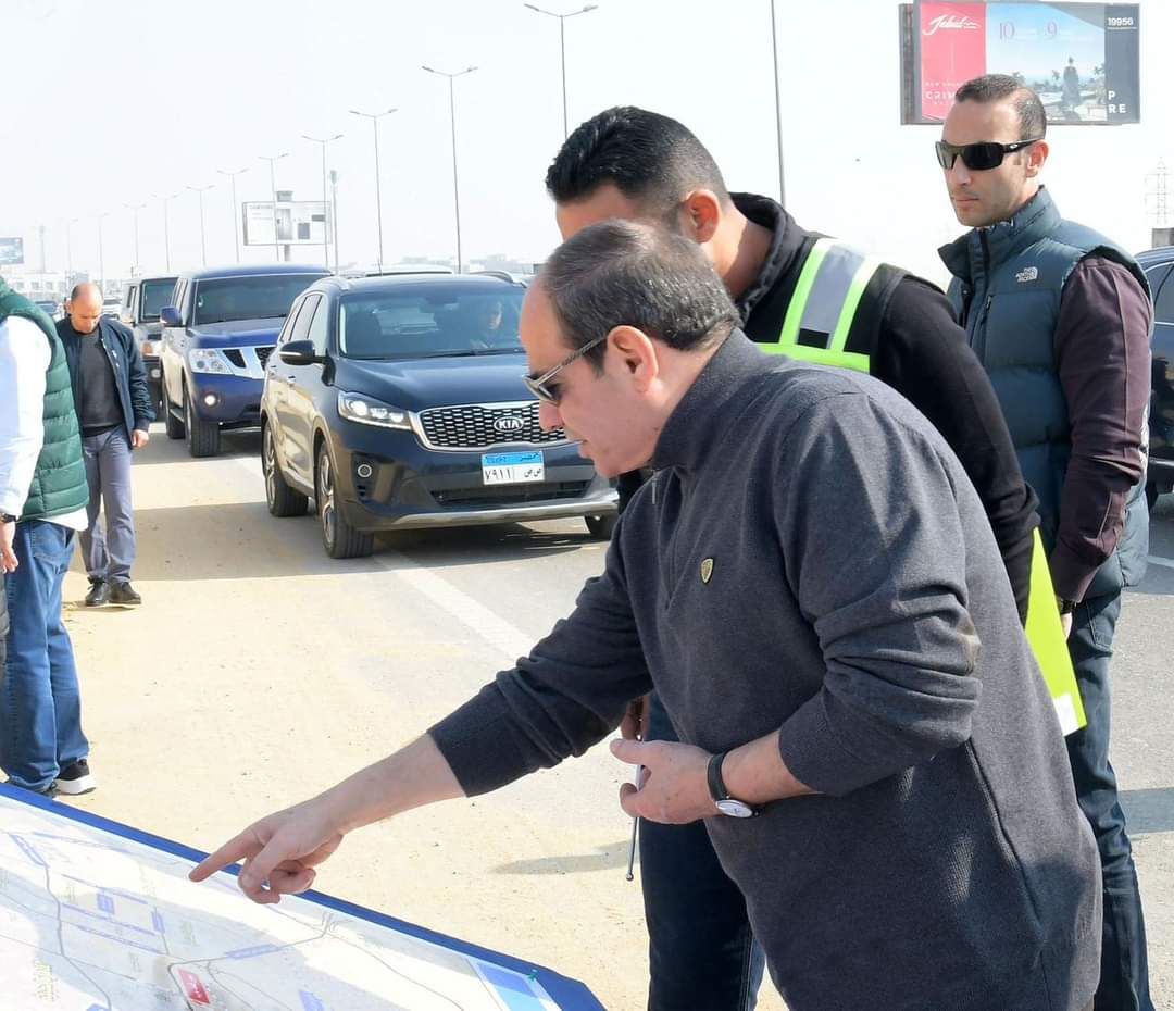 الرئيس يتفقد الأعمال الإنشائية لتطوير عدد من الطرق والمحاور بالقاهرة الجديدة