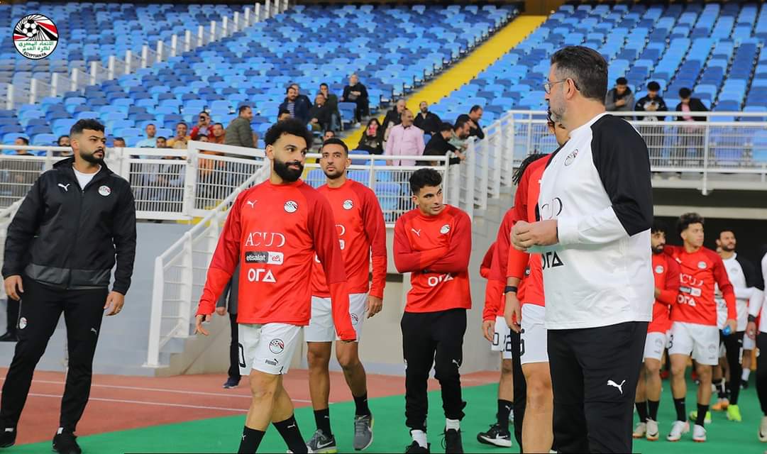 وزير الرياضة: نتواصل مع محمد صلاح لتطوير الكرة المصرية