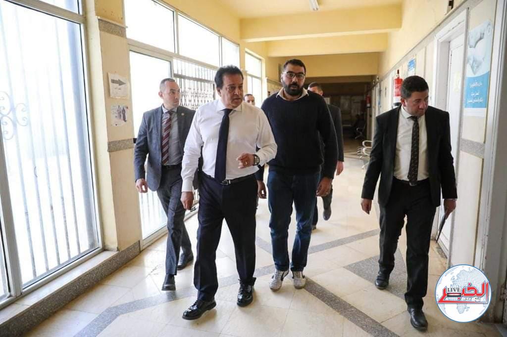 وزير الصحة يفاجئ مركز صحة الأسرة بالحى الثالث فى مدينة بدر