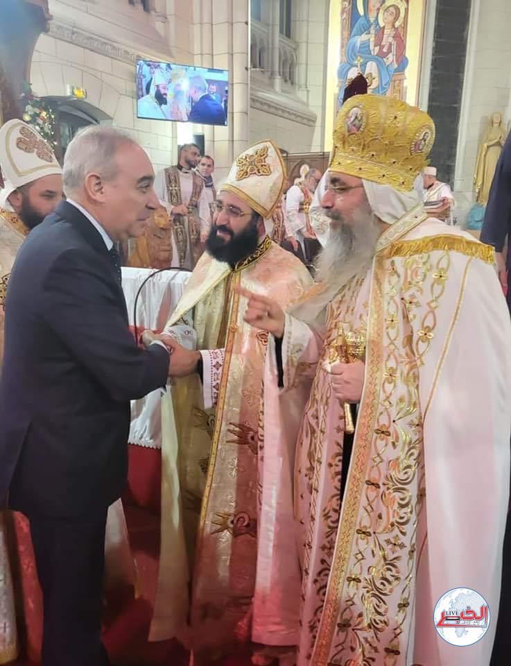 سفير مصر بفرنسا يهنئ الأنبا مارك أسقف باريس بمناسبة عيد الميلاد المجيد