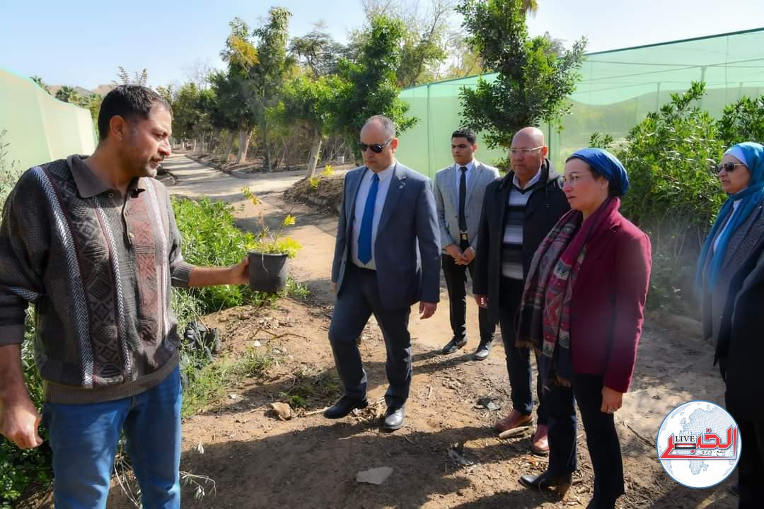 وزيرة البيئة تتفقد المشتل المركزى..وتوجه بمواصلة التطوير 
