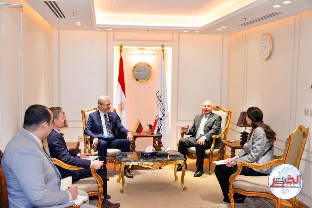 وزير النقل يبحث مع سفير ليتوانيا بالقاهرة التعاون البحرى