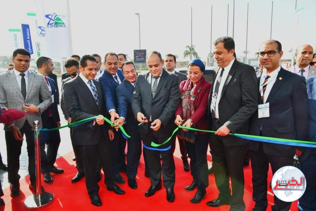 وزيرة البيئة: تقديم الدعم الفني والحوافز الاستثمارية للشركات الصغيرة والمتوسطة لتبني بدائل الأكياس البلاستيكية أحادية الاستخدام  - الخبر لايف