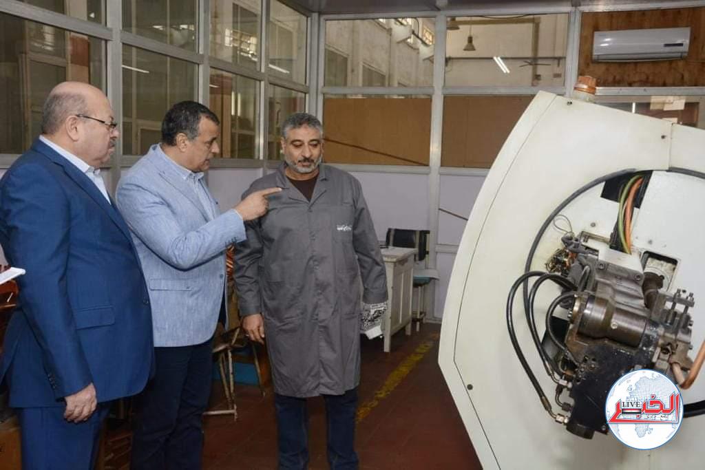 وزير الإنتاج الحربى يفاجئ"حلوان للأجهزة المعدنية"  