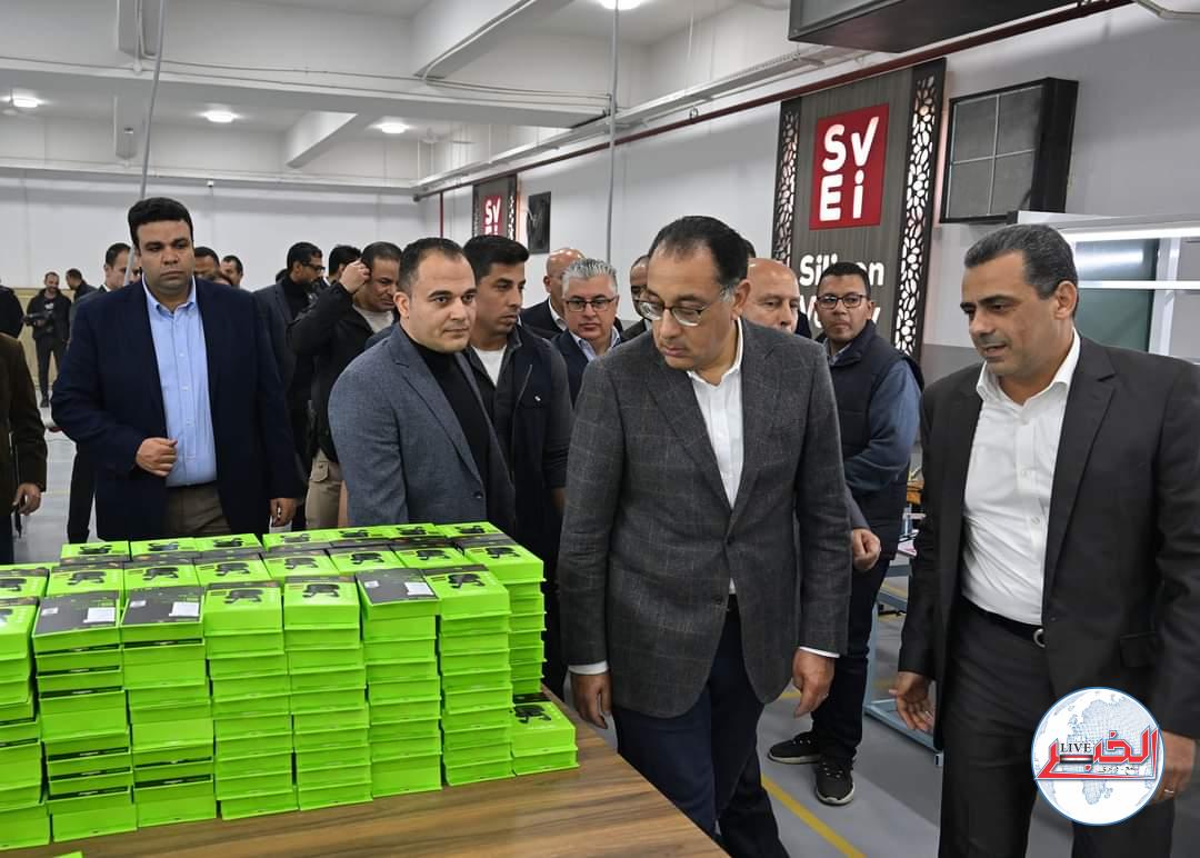 مدبولى يزور مصنع "وادي السيليكون" للصناعات الإلكترونية بالسخنة