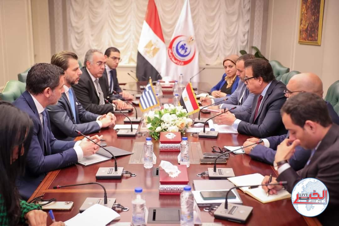 وزير الصحة: دراسة إجراء الجراحات الدقيقة بالـ"روبوت"فى معهد ناصر