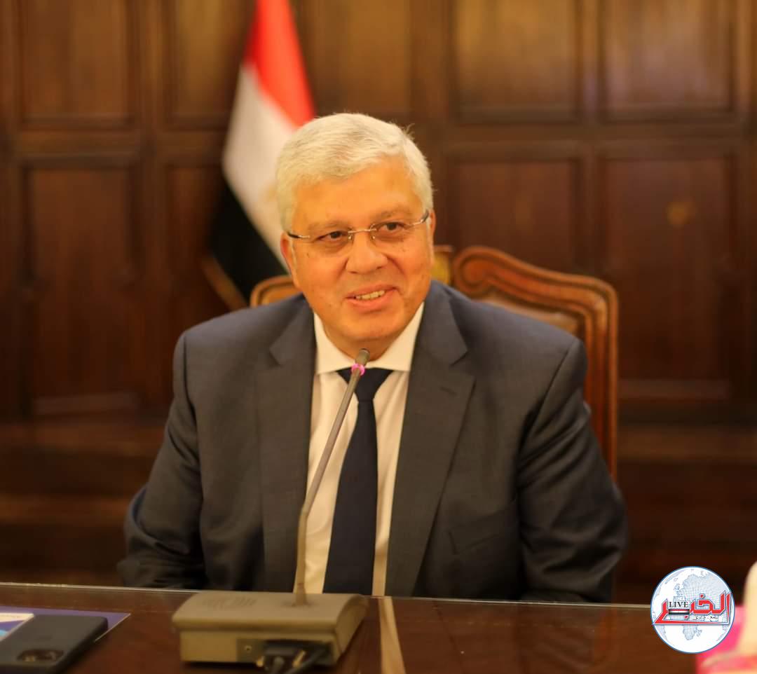 وزير التعليم العالى يُكرم طلاب الجامعات الفائزين فى مسابقة "معًا"