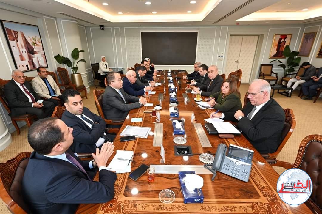 32289 وحدة سكنية ببورسعيد..والجزار والغضبان يبحثان تنفيذ المزيد