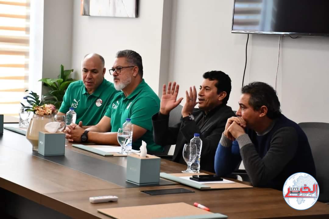 وزير الشباب والرياضة يلتقى لاعبى المنتخب الأوليمبى على هامش الندوة التثقيفية ال7 لمكافحة المنشطات