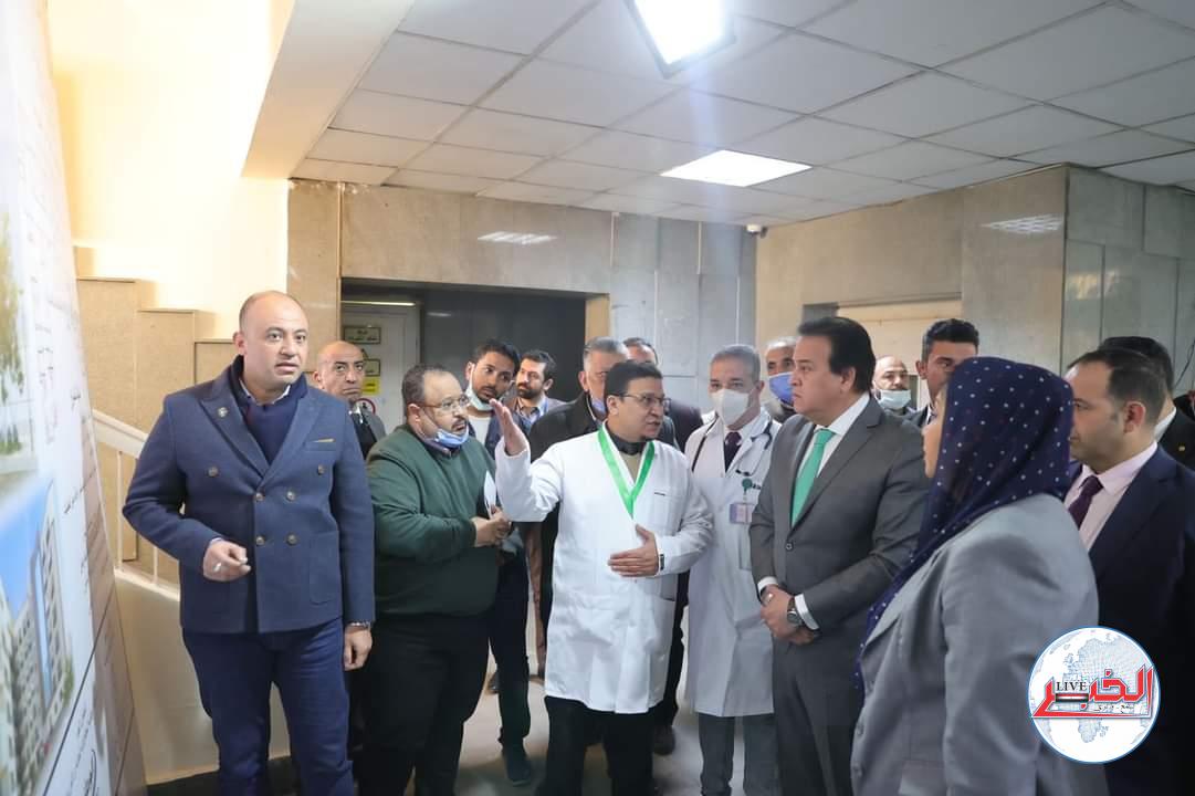 وزير الصحة يتفقد أعمال التطوير بمستشفى صدر إمبابة