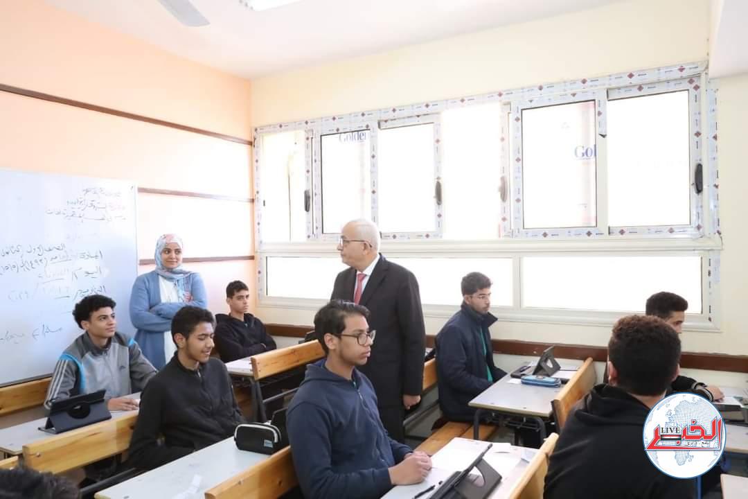 وزير التربية والتعليم يتابع امتحانات الفصل الدراسى الأول للصف الأول الثانوى بالقاهرة