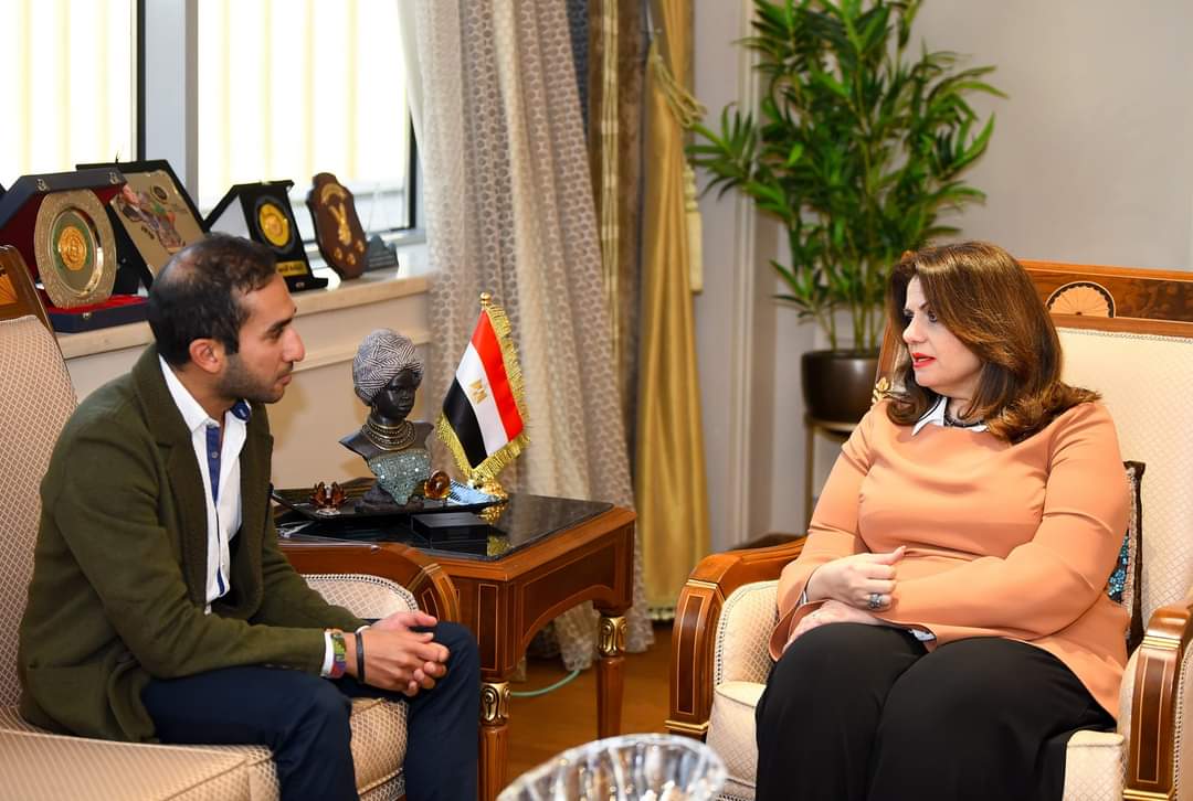 إطلاق التطبيق الهاتفى للمصريين بالخارج بالتعاون مع وزارة الاتصالات..قريبًا