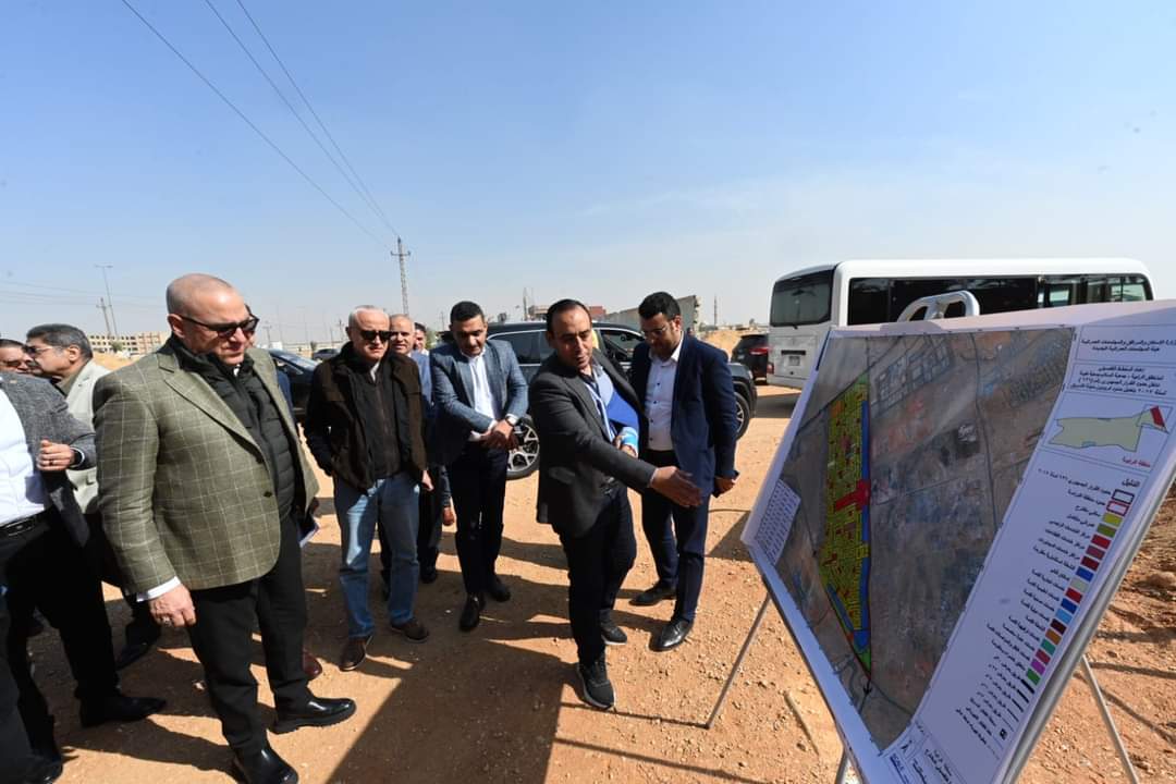 وزير الإسكان يتفقد أعمال الطرق والمرافق بالمناطق المضافة لمدينة الشروق 