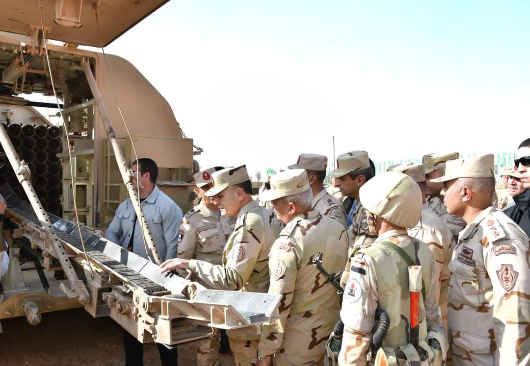 الفريق أسامة عسكر يشهد إجراءات تفتيش الحرب لإحدى وحدات المدفعية بالمنطقة المركزية العسكرية