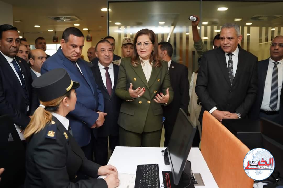 وزيرا التخطيط والتنمية المحلية ومحافظ الإسكندرية يفتتحون مركز خدمات مصر