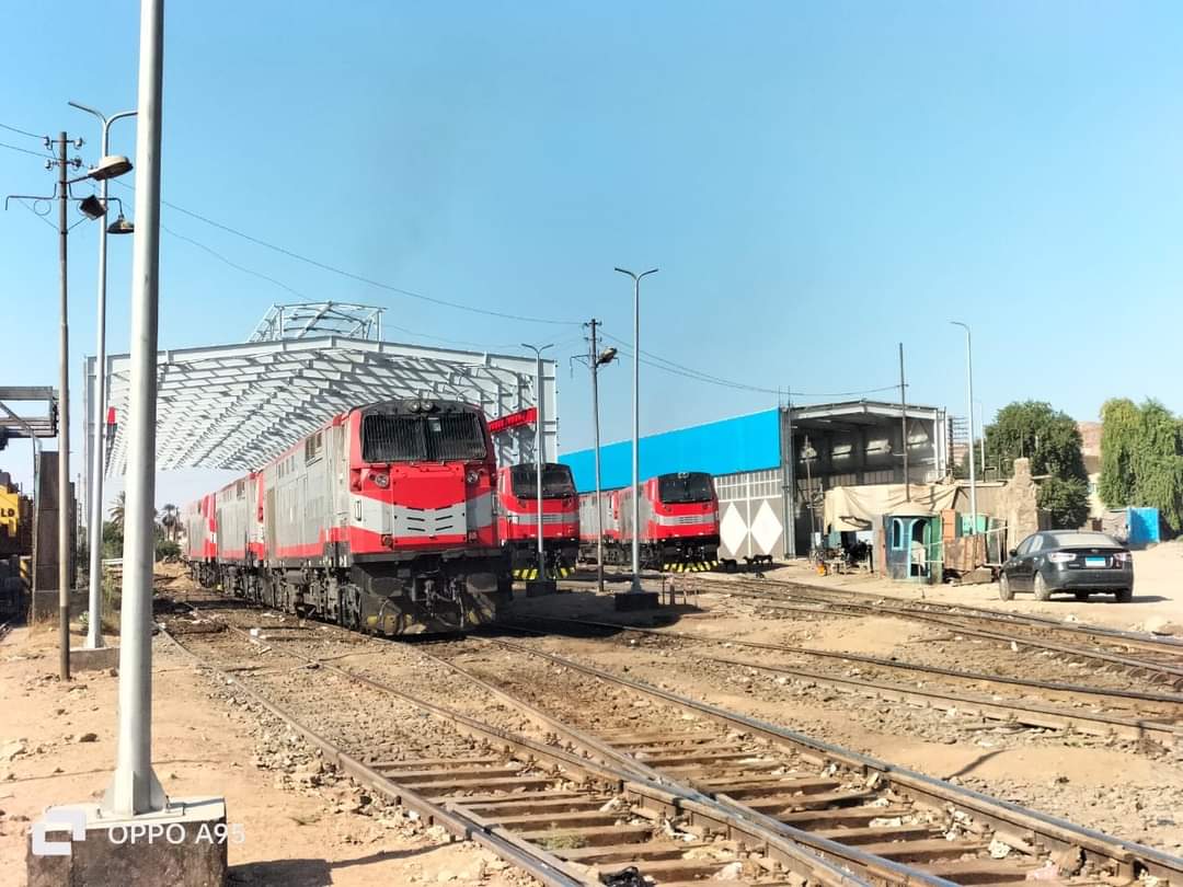وزير النقل يتفقد ورش أسوان للسكك الحديدية