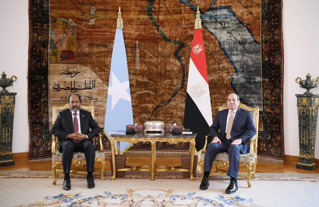 الرئيس : مصر تدعم الصومال في محاربته للإرهاب..وترفض المساس بسيادته