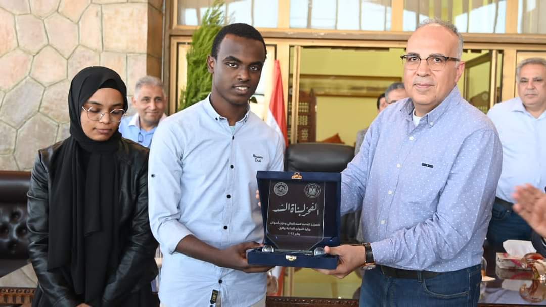 وزير الرى يكرم بناة السد العالى.. ويؤكد :علامة بارزة وخالدة فى تاريخ مصر