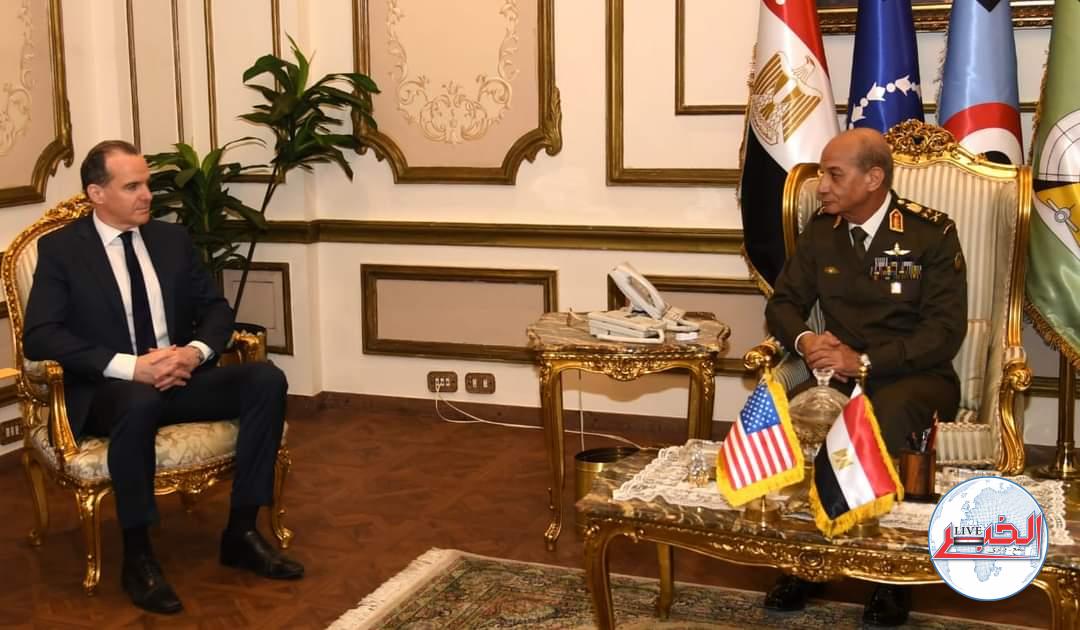 وزير الدفاع يلتقى منسق الشرق الأوسط وشمال أفريقيا لمجلس الأمن القومى الأمريكى 
