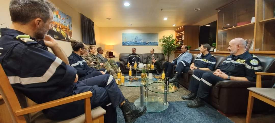 محافظ شمال سيناء يزور الجرحي الفلسطينيين على متن السفينة "ديكسمود"الفرنسية..بميناء العريش