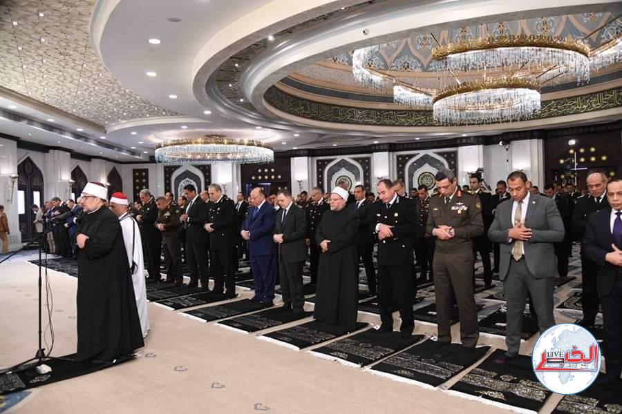 وزير الداخلية يؤدى صلاة الجمعة بمسجد الشرطة بالقاهرة الجديدة