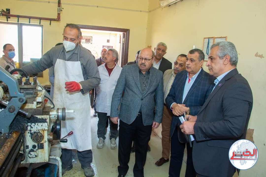 وزير الإنتاج الحربى يفاجئ "أبو زعبل للكيماويات المتخصصة"