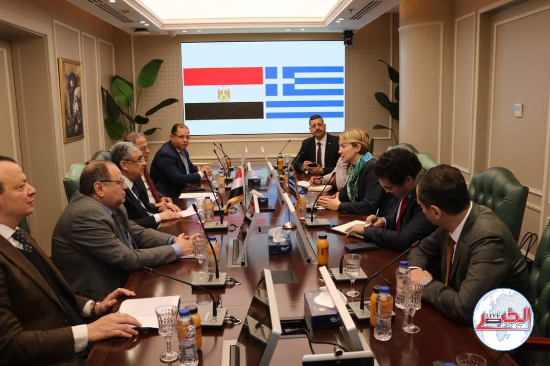 شاكر يبحث مع وزير الطاقة اليونانى مستجدات مشروع الربط الكهربائى بين البلدين