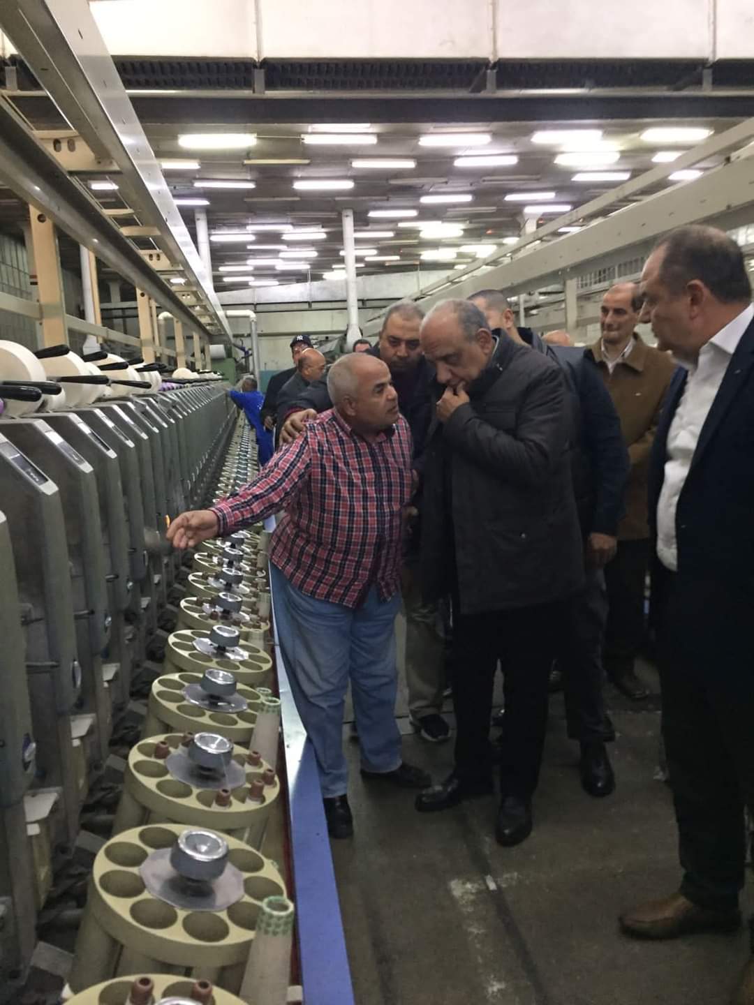 وزير قطاع الأعمال العام في جولة ميدانية بشركة مصر للغزل والنسيج بالمحلة الكبرى 
