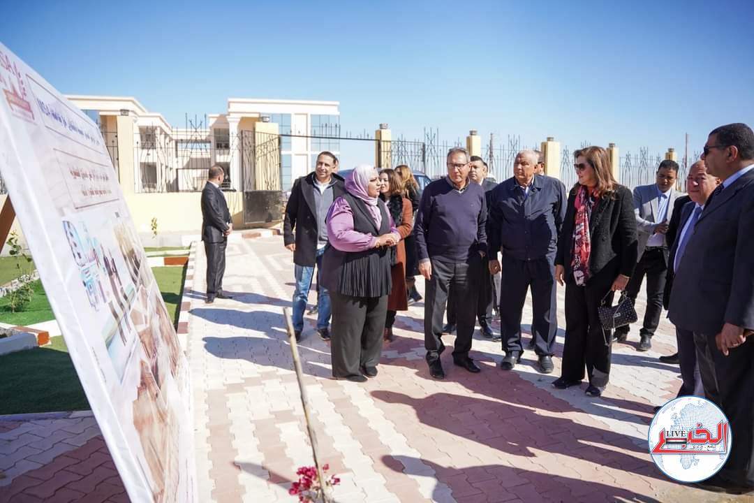 وزيرة التخطيط تتفقد مشروع المنزل الريفى صديق البيئة