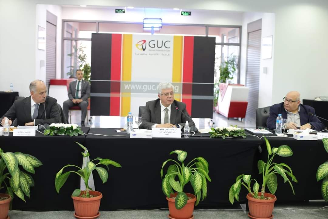 وزير التعليم العالى يرأس اجتماع مجلس الجامعات الخاصة
