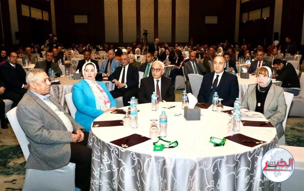 وزير التعليم يشهد الجلسات النقاشية حول استعراض النجاحات والفرص والتحديات فى نظام "STEM"