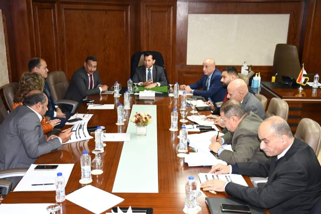 وزير الرياضة يبحث مع نواب بالبرلمان استكمال خطة تطوير المنشآت وملاعب مراكز الشباب