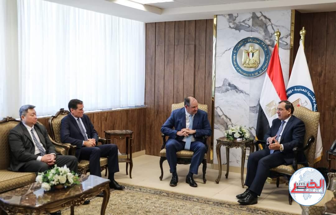 وزير البترول يبحث مع رئيس أباتشى العالمية خطط الشركة التوسعية فى مصر