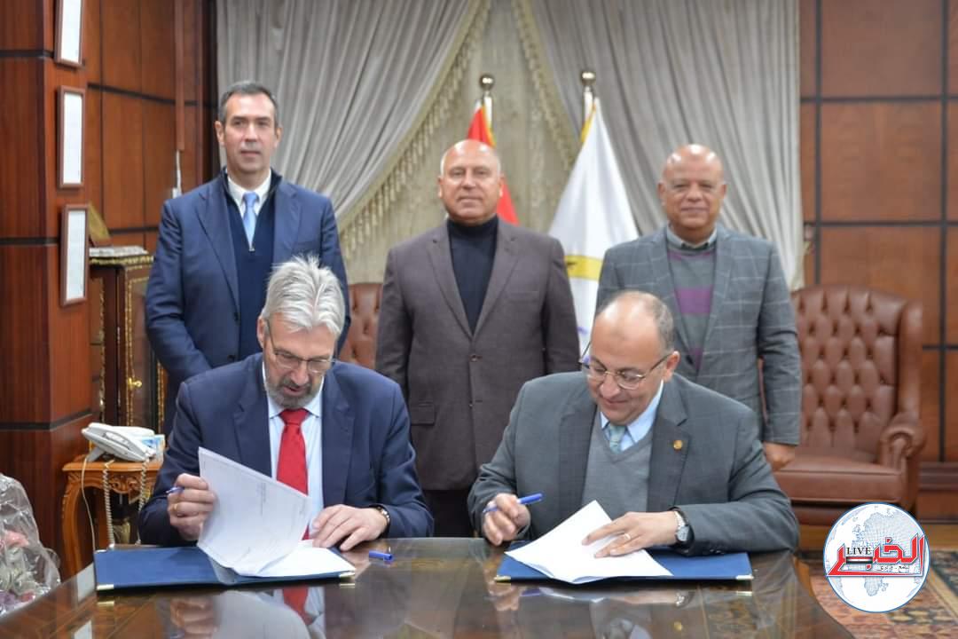 وزير النقل يشهد تسليم الرصيف الجنوبي لمحطة الحاويات تحيا مصر 1 إلى المشغل العالمى