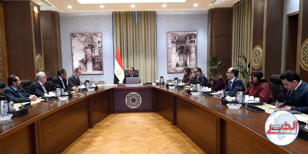 رئيس الوزراء يستعرض مع مسئولى"مرسيدس بنز" فرص التعاون
