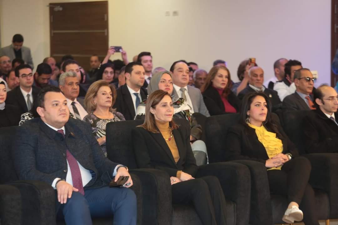 وزيرة الثقافة تشهد ندوة دور الإعلام فى توثيق جرائم الإحتلال..بمعرض الكتاب