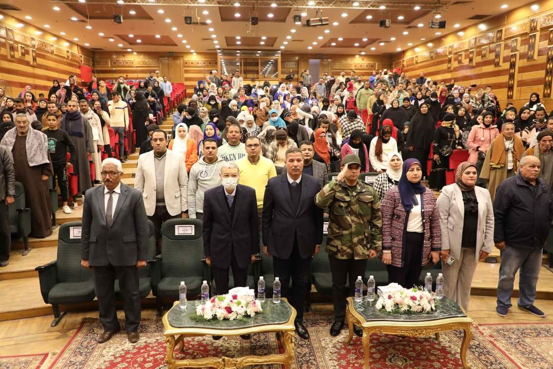 محافظ المنيا يسلم 100 جهاز عروسة مقدمة من البنك الزراعى 