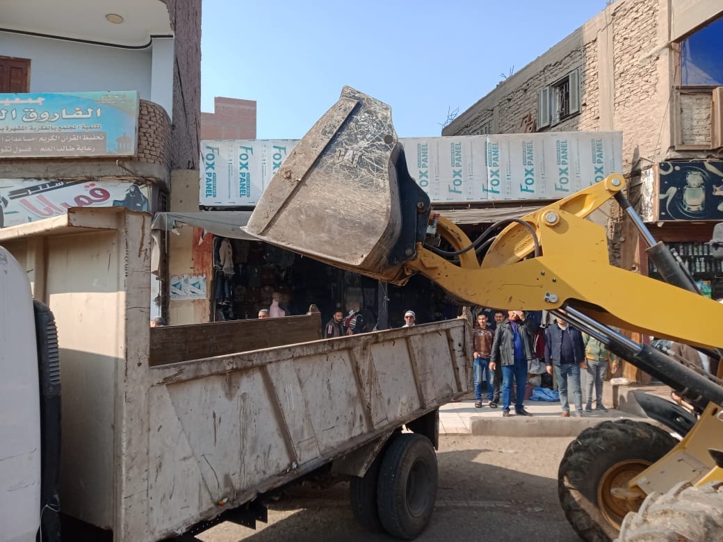 حملات مكبرة لرفع الإشغالات بحرم الطريق العام بمراكز المنيا