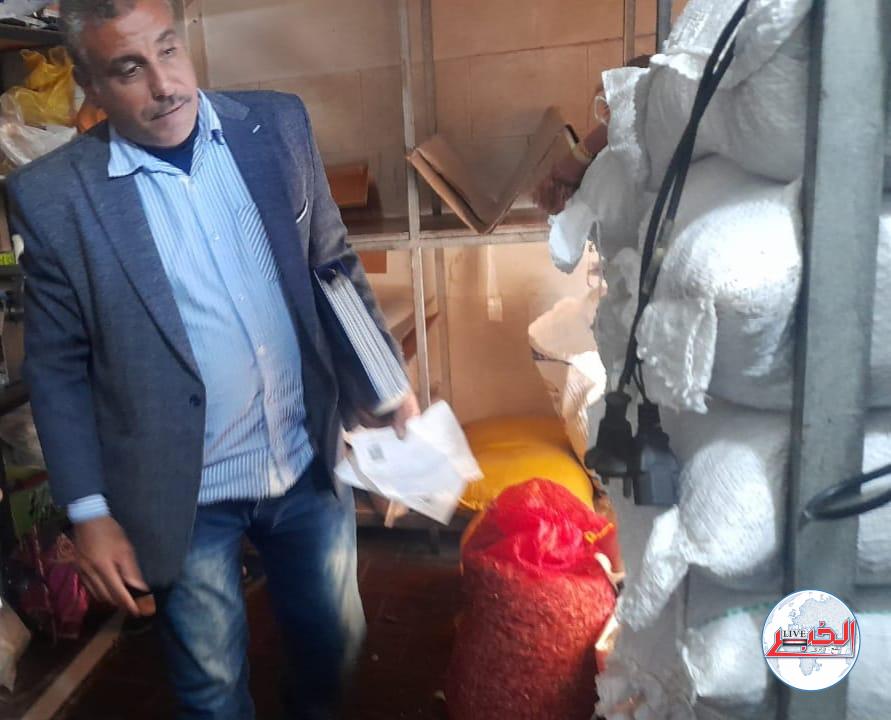 ضبط 190 علبة سجائر مجهولة المصدر بشرم الشيخ و600 قطعة حلوى منتهية الصلاحية بدهب