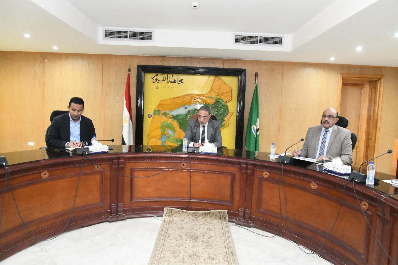 محافظ الفيوم : مشروعات حياة كريمة تدخل الخدمة تباعا