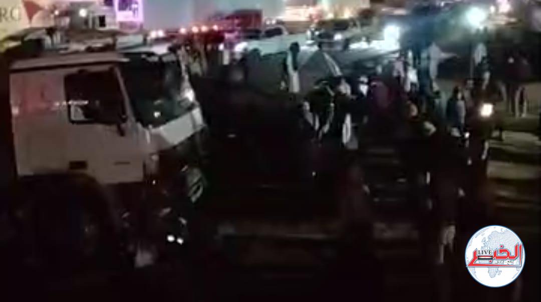 مصرع 5 أشخاص وإصابة 5 فى انقلاب ميكروباص بطريق أبوالمطامير الصحراوى 