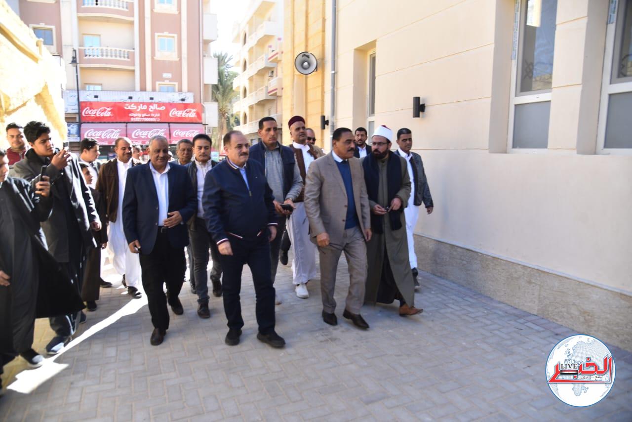 محافظ مطروح يهنئ أهالى سيدى عبد الرحمن بافتتاح مسجد نور الإسلام