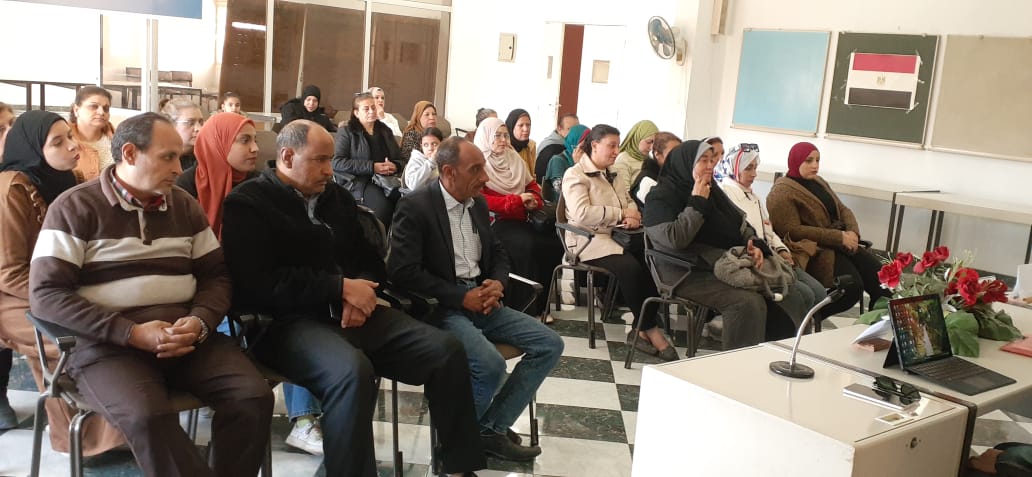 التسويق الاليكترونى والترويج للمنتج المصرى..ندوة بأسيوط